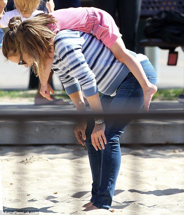  photo article-2364851-1AD50AB3000005DC-50_634x739_zps19b47e23.jpg