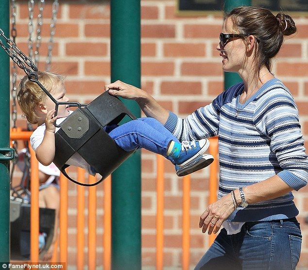  photo article-2364851-1AD50B3F000005DC-205_634x556_zps1b50f09e.jpg