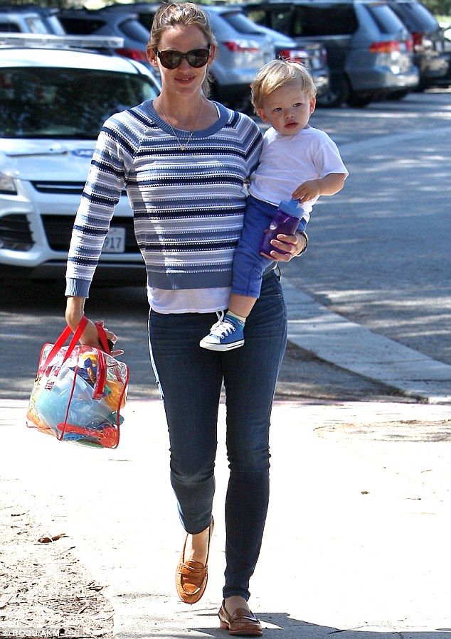  photo article-2364851-1AD50D41000005DC-967_634x899_zps3880c7a6.jpg