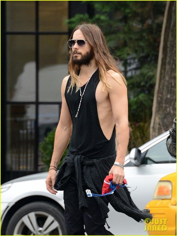 jared-letos-muscles-are-on-full-display-03_zps9c7717a1.jpg