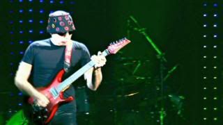 PDVD 001 3 - Joe Satriani - Live in Paris: I just wanna rock(2010) [DVD9] [NTSC]