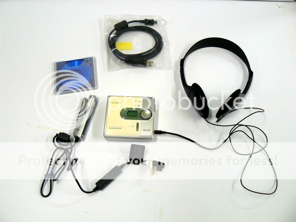 SONY MZ NF520D Digital Minidisc Music Player 027242640245  