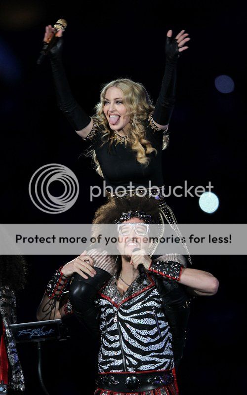 http://i1086.photobucket.com/albums/j458/tesery5/2011star/2012star/madonna-sb-020512-4.jpg