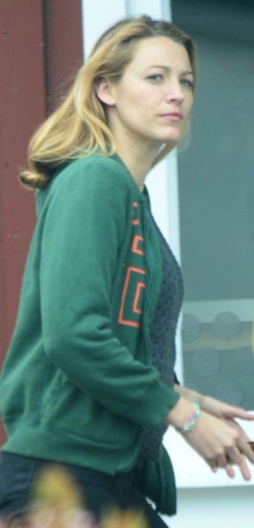 photo Blake_Lively_DFSDAW_008_zps007183de.jpg