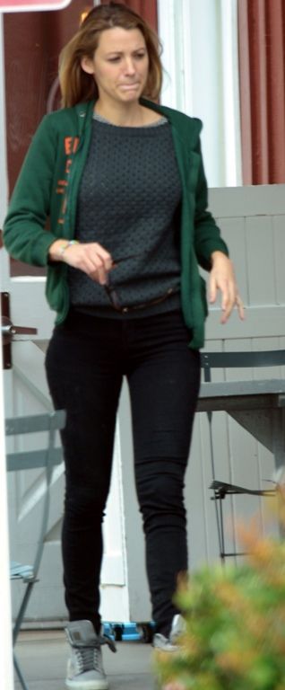 photo Blake_Lively_DFSDAW_014_zps799bfeb5.jpg