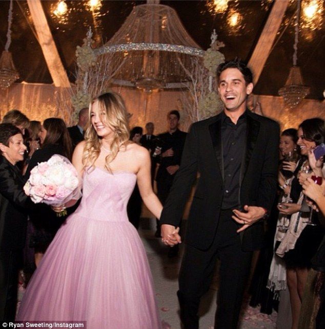 photo article-2532446-1A615F0C00000578-530_634x643_zps28a5ba4a.jpg