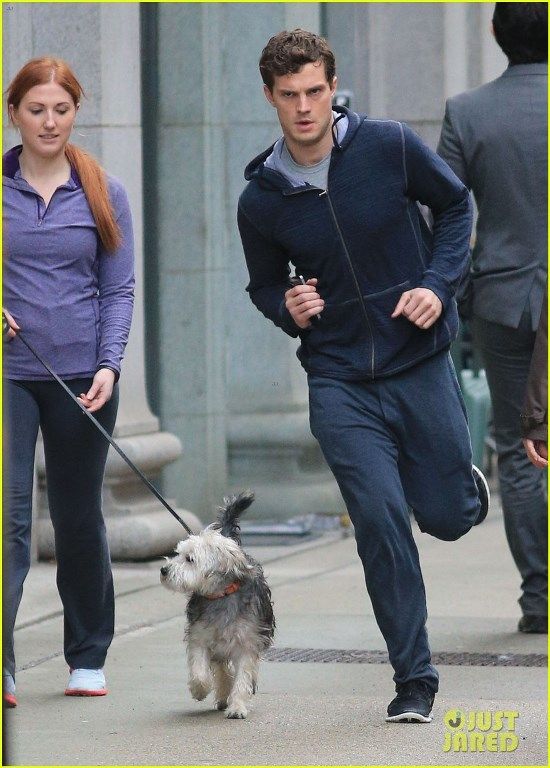 photo jamie-dornan-runs-in-the-rain-for-fifty-shades-of-grey-03_zps9a881fdc.jpg