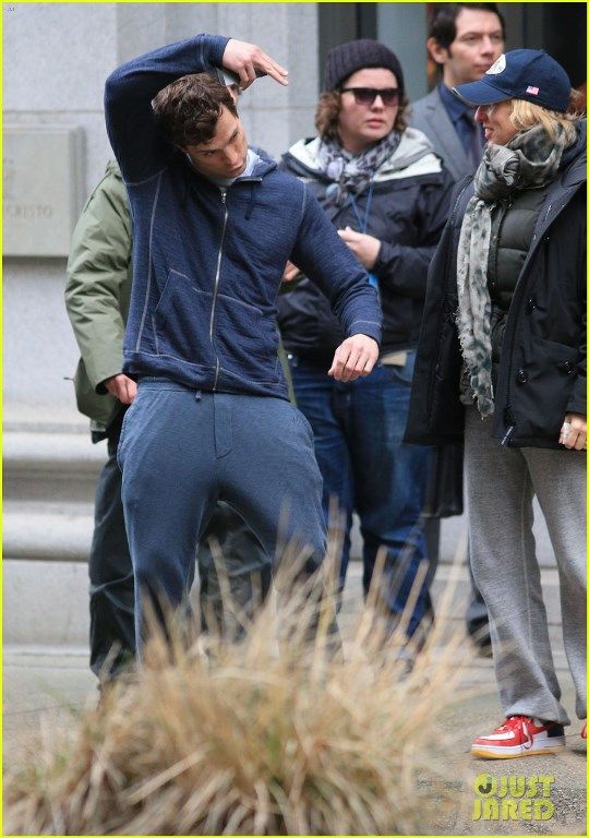 photo jamie-dornan-runs-in-the-rain-for-fifty-shades-of-grey-06_zps943706e8.jpg