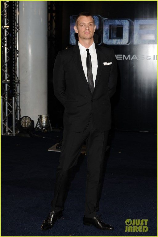photo joel-kinnaman-robocop-uk-premiere-with-olivia-munn-01_zpsd0a80f33.jpg