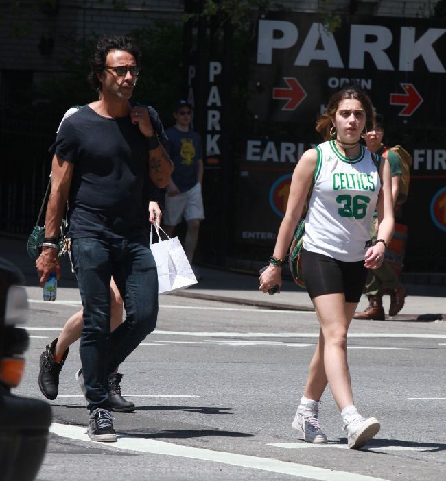 photo 916995480_1465989_exclusive_lourdes_leon_spending_1852x2000_1_122_194lo_zps9badb0ab.jpg