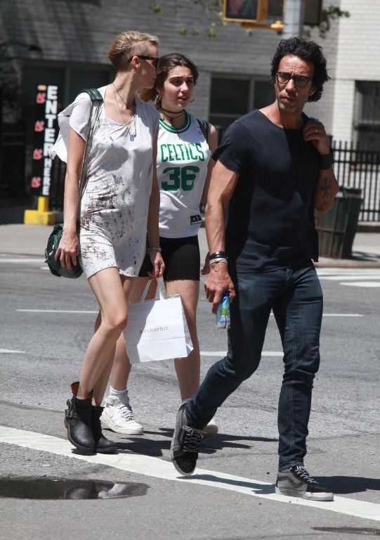 photo 917035109_1465998_exclusive_lourdes_leon_spending_1408x2000_1_122_482lo_zps1300234f.jpg