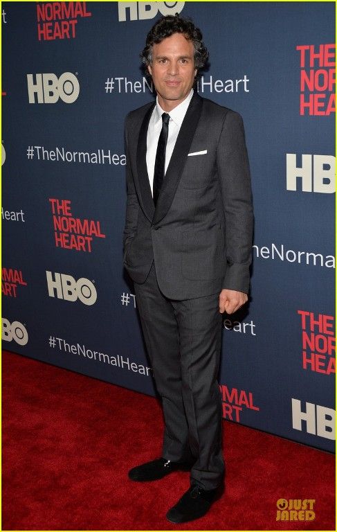 photo matt-bomer-julia-roberts-normal-heart-nyc-premiere-02_zps4b31da83.jpg