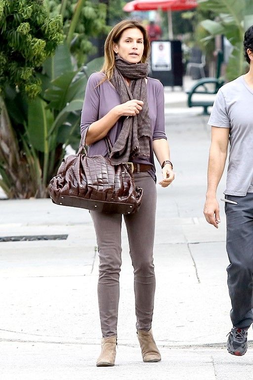 photo CindyCrawfordBeverlyHills_021814_11_zps2ad766c0.jpg