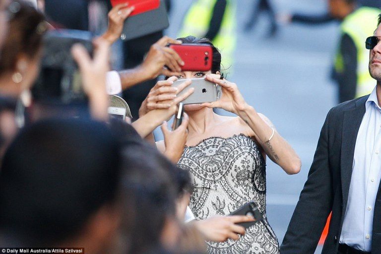 photo 1416218418036_wps_28_Angelina_Jolie_and_Brad_P_zps55462e5e.jpg