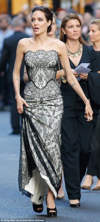 photo 1416223367657_wps_46_Angelina_Jolie_and_Brad_P_zps038ee33b.jpg
