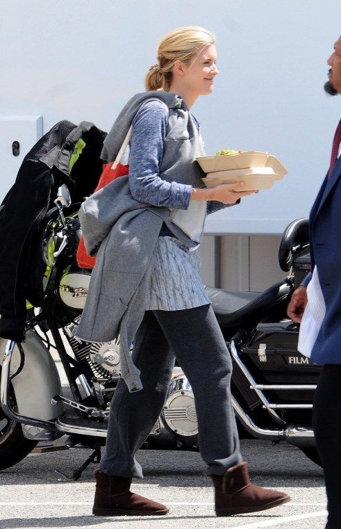 photo Maggie_Grace_grabs_a_bite_3FdvbJoVbY-x_zps3bafd1ca.jpg