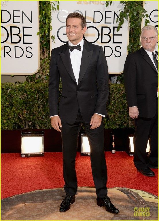 photo bradley-cooper-golden-globes-2014-red-carpet-01_zpsaf6075dc.jpg
