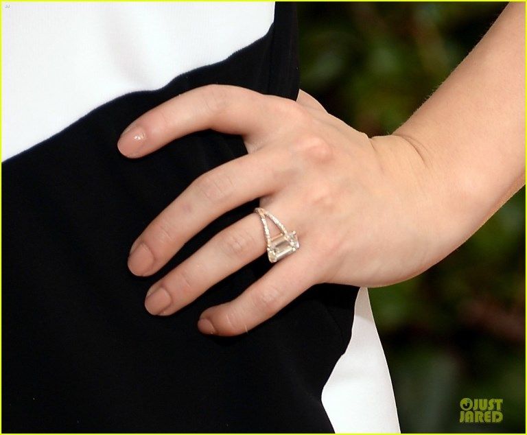 photo hayden-panettiere-golden-globes-2014-red-carpet-04_zps4421ec4d.jpg