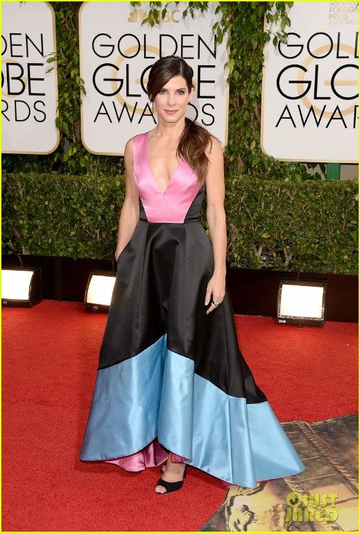 photo sandra-bullock-golden-globes-2014-red-carpet-01_zpsd93d2c62.jpg