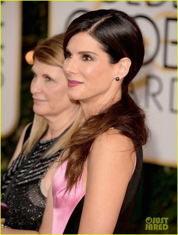 photo sandra-bullock-golden-globes-2014-red-carpet-04_zps4ccf00ee.jpg