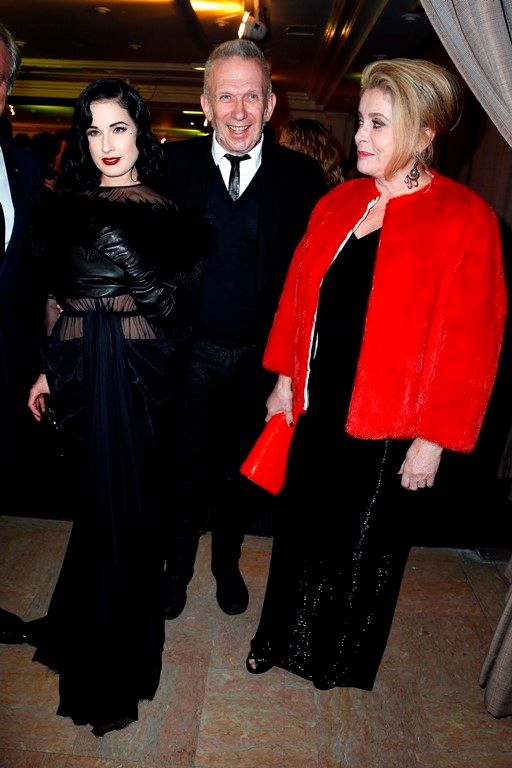 photo DitavonTeese_DFSDAW_018_zps5f8c82bd.jpg