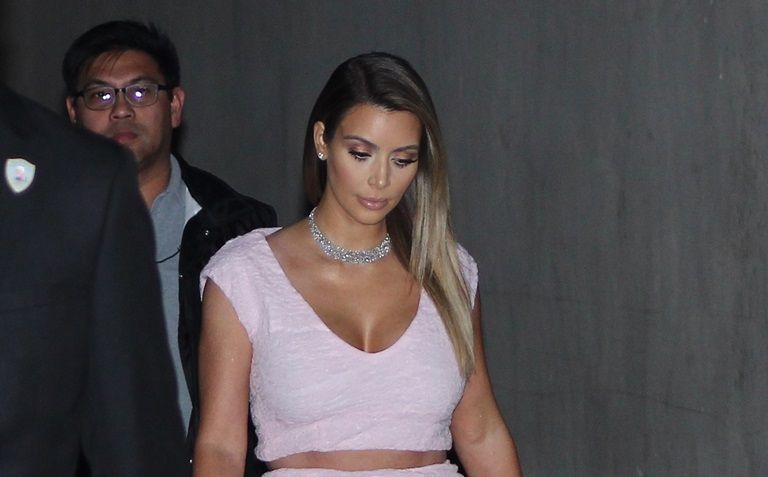 photo KimKardashian_DFSDAW_006_zps932fd0d8.jpg