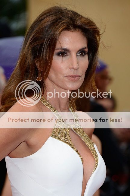 http://i1086.photobucket.com/albums/j458/tesery5/mart2013/Cindy_Crawford_Arrivals_Cannes_Film_Festival_zC2FiRP_cZcx_zpsda127450.jpg