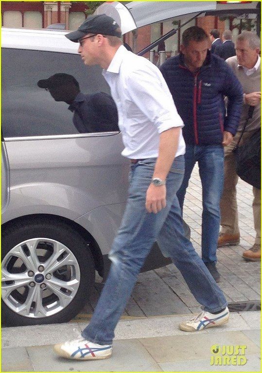 photo prince-william-kate-middleton-undercover-kings-cross-station-12_zps5b5a37a1.jpg