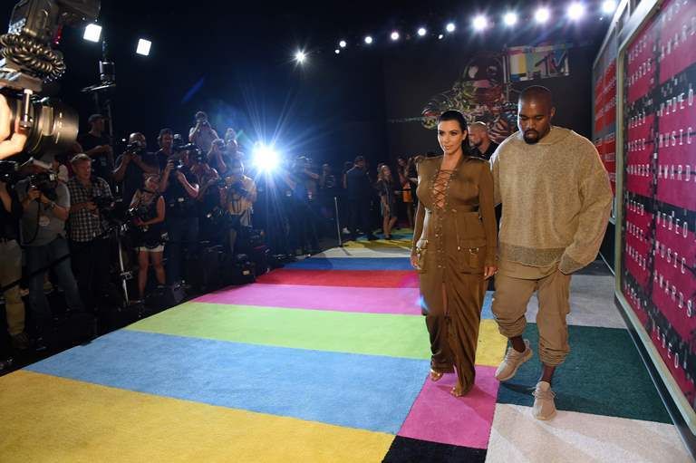 photo Kim Kardashian attends the 2015 MTV Video Music Awards August 30-2015 2064_zpsucle35bj.jpg