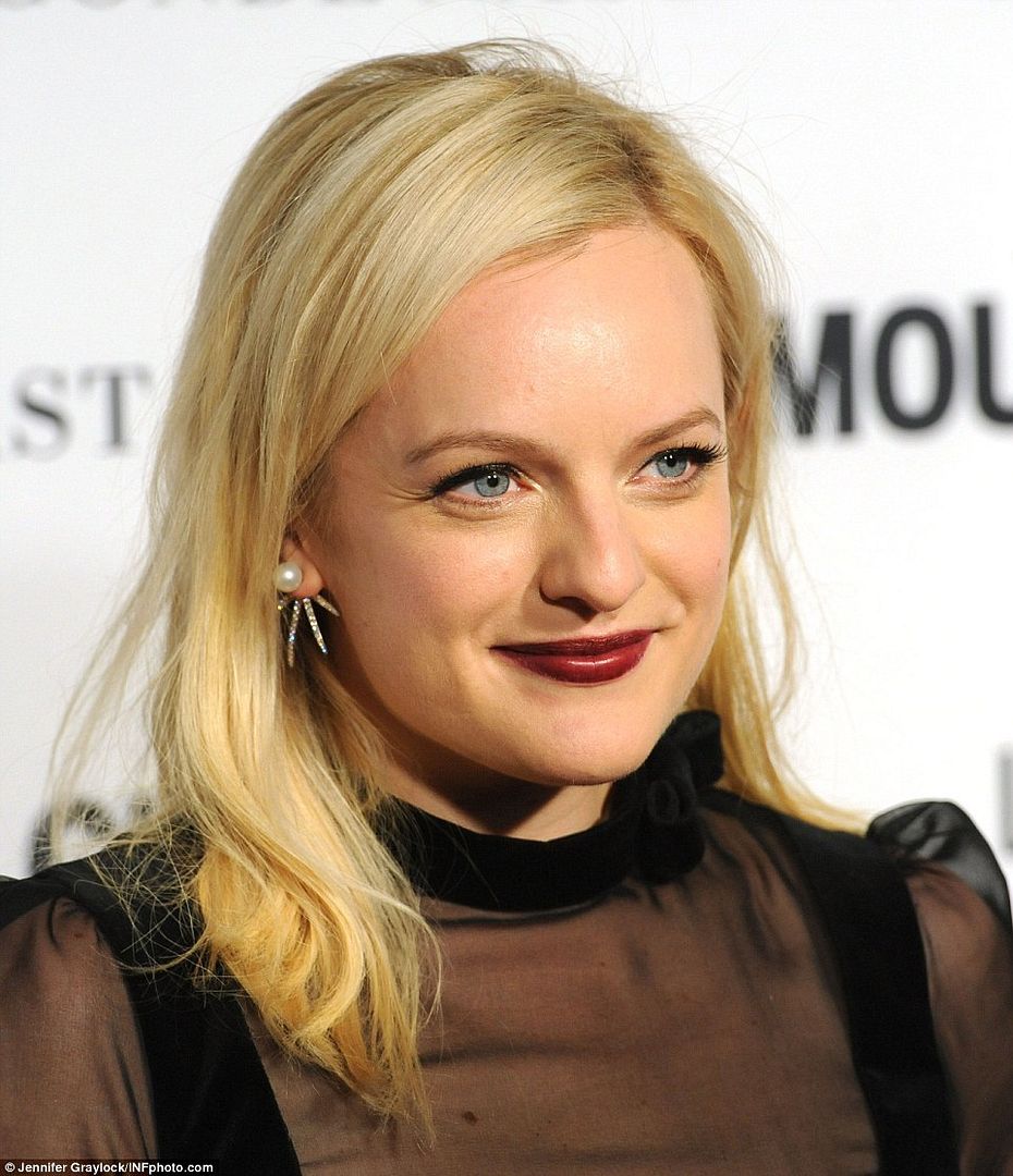 photo 2E4A943900000578-3311219-Girl_gone_gothic_The_West_Wing_actress_contrasted_her_blonde_hai-a-171_1447152332886_zps8gf2rarm.jpg