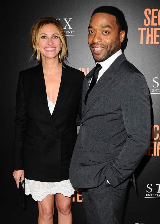 photo Julia_Roberts_attends_the_Premiere_of__0108_zpsd7y8pdmw.jpg