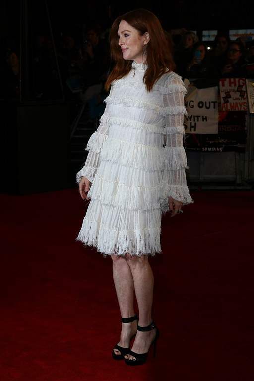 photo Julianne Moore The Hunger Games Mockingjay Part 2 premiere in London November 5-2015 019_zpsflqawtal.jpg