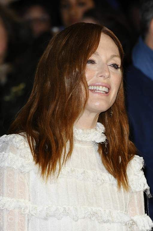 photo Julianne Moore The Hunger Games Mockingjay Part 2 premiere in London November 5-2015 040_zpssbw4anot.jpg