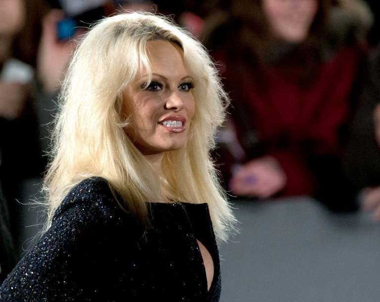 photo Pamela Anderson attends the 67th Bambi Awards_04_zpsgd1yteec.jpg