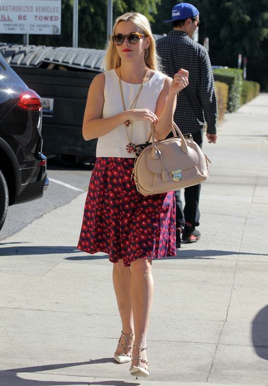 photo Reese Witherspoon is seen running errands in a Floral Print_07_zpsgkhuduoe.jpg