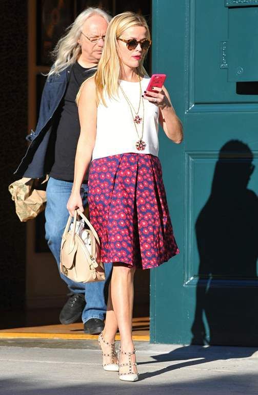 photo Reese Witherspoon is seen running errands in a Floral Print_18_zpsegei3rdb.jpg