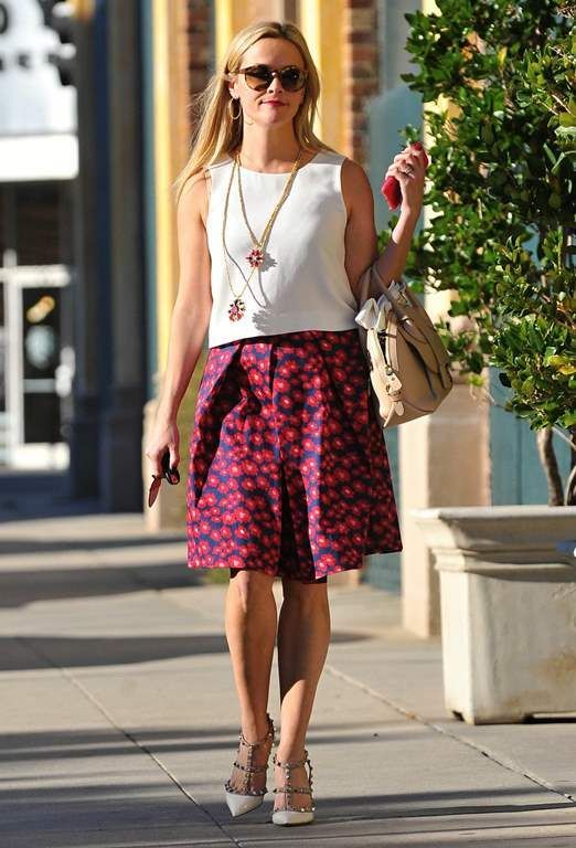 photo Reese Witherspoon is seen running errands in a Floral Print_24_zpsvospjzfr.jpg