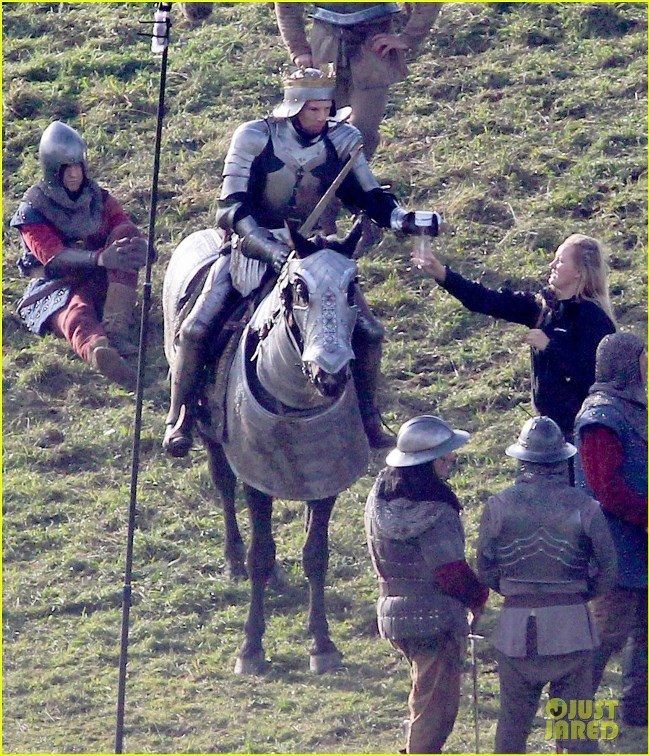 photo benedict-cumberbatch-wears-his-armor-goes-to-battle-16_zps3f20ede5.jpg