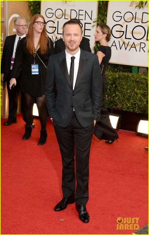 photo aaron-paul-bryan-cranston-golden-globes-2014-red-carpet-03_zps14118d81.jpg