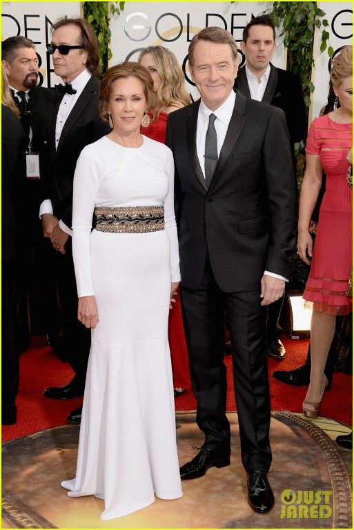 photo aaron-paul-bryan-cranston-golden-globes-2014-red-carpet-06_zps305fcbe9.jpg