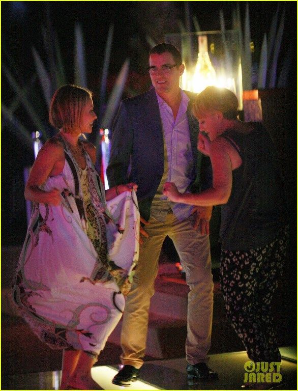photo matt-bomer-cuddles-simon-halls-at-birthday-celebration-in-cabo-02_zps7f86344f.jpg