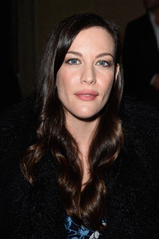 photo MiuMiuFrontRowParisFashionWeekWomenswearszUTAqWbV4-x_zps5bce5066.jpg