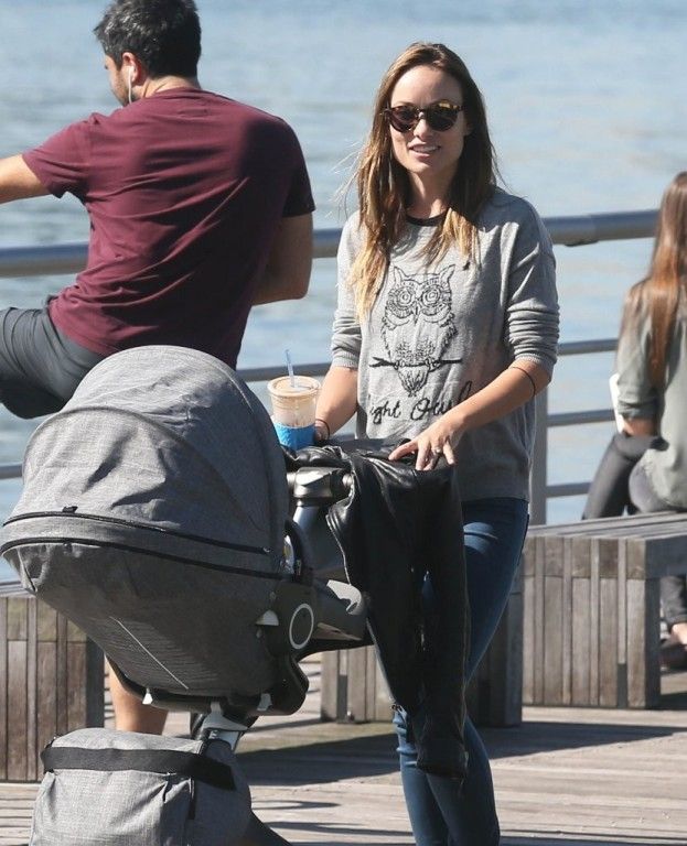 photo OliviaWildeTakesOtisOutStrollmRSFh-AndUMx_zps4c5b9d3d.jpg